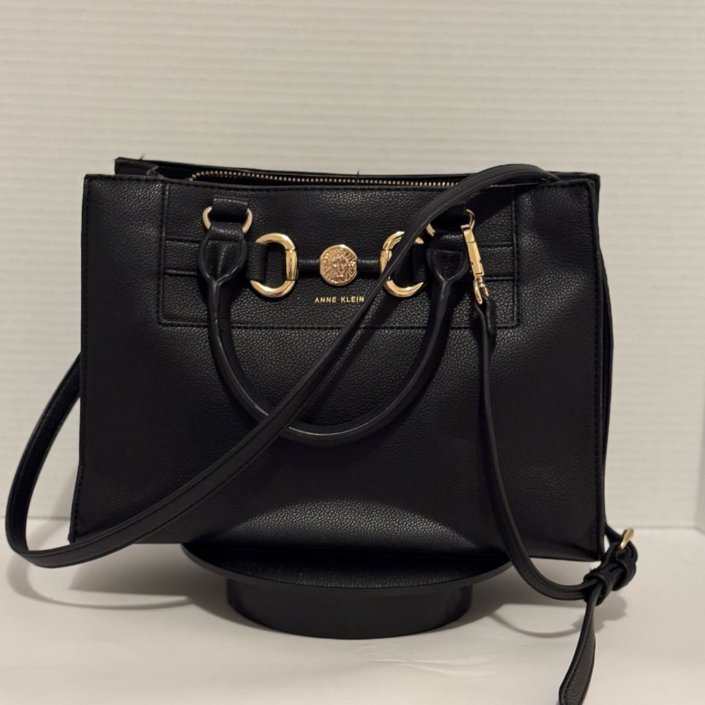 Anne Klein bag Excellent condition, many pockets non smoking house